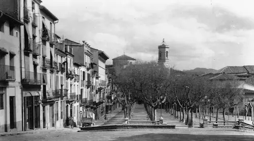 Vista del Passeig Firal d'Olot a la dècada de 1930